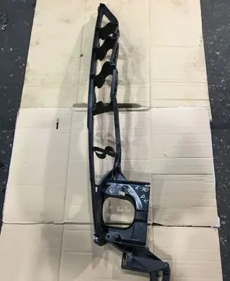 Fender mounting bracket