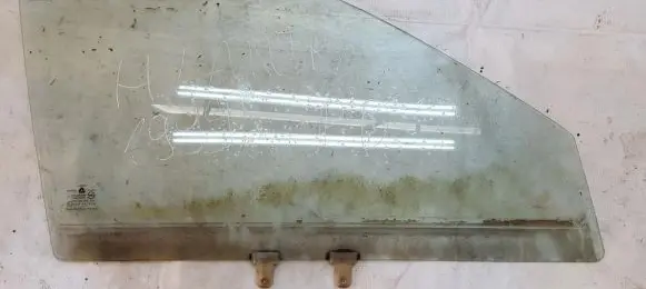 Hyundai Lantra II Front door window glass four-door