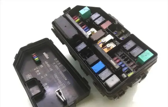 Honda Civic IX Fuse module TV1-E010-EO 160R10023N