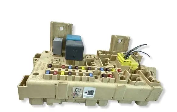 Toyota Avensis T250 Fuse module 82641CA010F 05091222082201