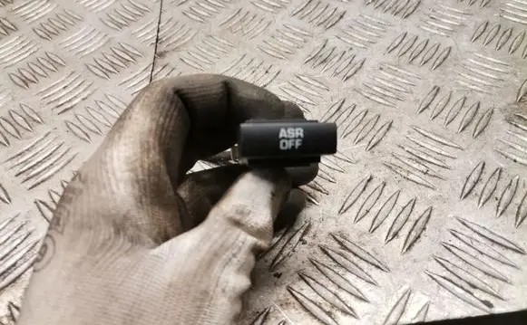 Traction control (ASR) switch