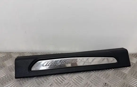 Alfa Romeo Giulia Front sill trim cover 156107572