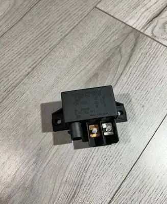 Mercedes-Benz C W203 Charging relay A0025426419 0332002167