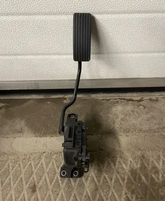 Volvo S40, V40 Accelerator throttle pedal 6PV00830100 30865642 M865642