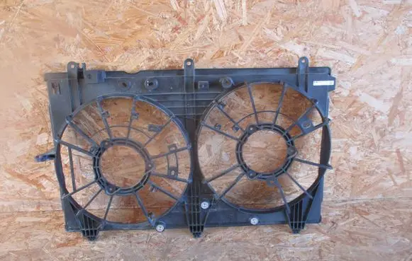 Mitsubishi Outlander Radiator cooling fan shroud 