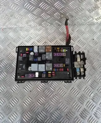 Opel Zafira C Fuse box set 39065978