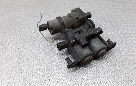 BMW 5 E39 Coolant heater control valve 1147412135
