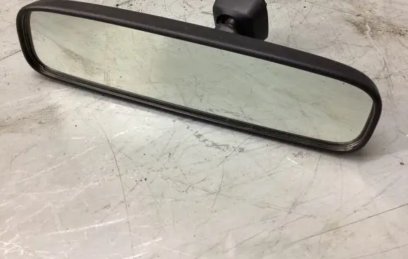 Mitsubishi Outlander Rear view mirror (interior) E4012197