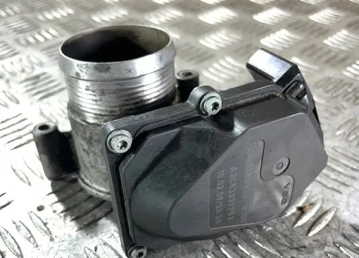 Volkswagen Tiguan Throttle valve 03L128063D 03L128063