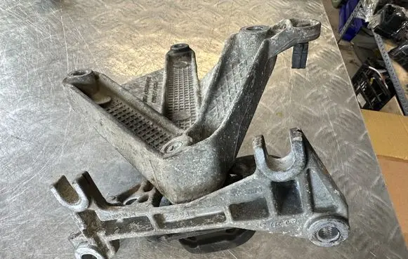 Renault Scenic II - Grand scenic II Gearbox mount 8200277212