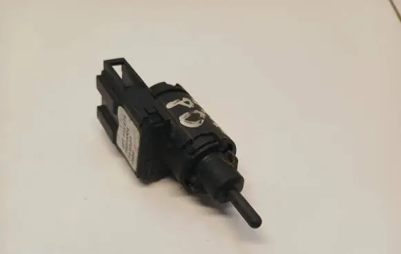 Audi A4 S4 B6 8E 8H Brake pedal sensor switch 8E0945515 19322004