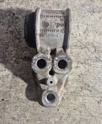 Volkswagen PASSAT B5 Rear axle beam mounts housing 8E0501521H 8E0501522 4E0507521E