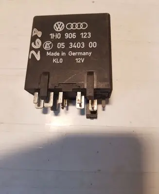 Volkswagen Golf III Other relay 05340300 1H0906123