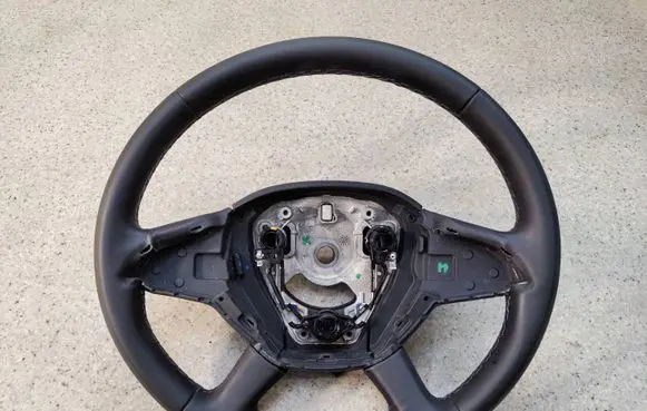 Dacia Duster II Steering wheel 