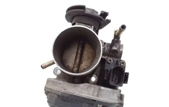 Volkswagen Golf IV Throttle valve 06A133064J