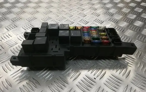 Volvo V70 Fuse module 518717004