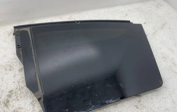 Rear vent window glass