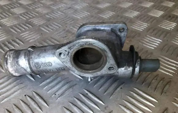 Ford Galaxy Engine coolant pipe/hose 038121133J
