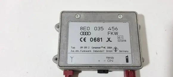 Audi A8 S8 D2 4D Aerial antenna amplifier 8E0035456 09101112