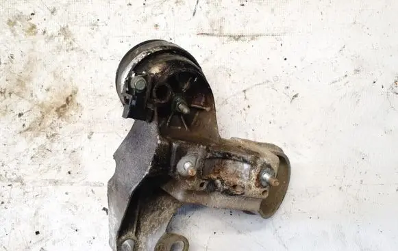 Audi A4 S4 B6 8E 8H Engine mount bracket 860199352