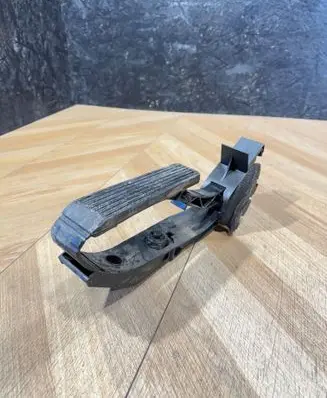 Mercedes-Benz E W211 Accelerator throttle pedal A2113000404