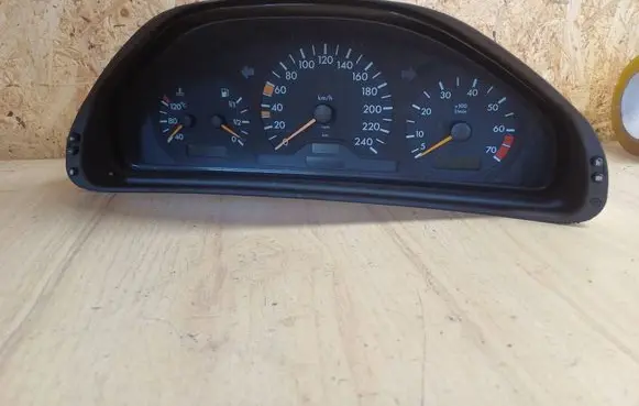 Mercedes-Benz E W210 Speedometer (instrument cluster) 2105401147