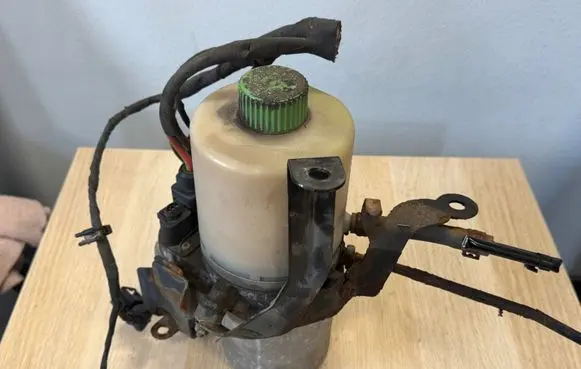 Audi A1 Power steering pump 6R0423156B