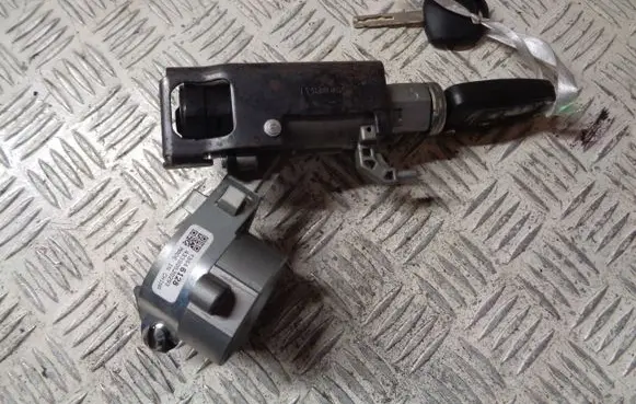 Opel Corsa E Ignition lock 13446128 13364322