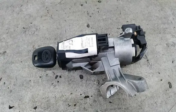 Toyota Yaris Ignition lock 450200D01