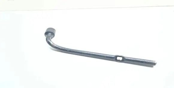Nissan Qashqai+2 Wheel nut wrench 