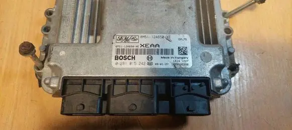 Ford Focus Engine control unit/module ECU 0281015242 8M5112A650XE