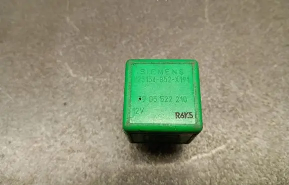 Peugeot 106 Fuel pump relay 7905522210