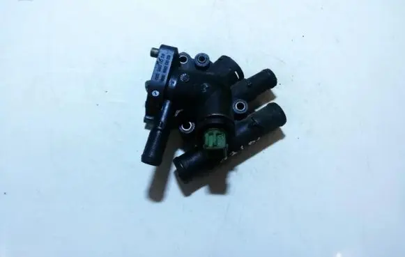 Volvo S40, V40 Engine coolant pipe/hose 8200065390 8200065392