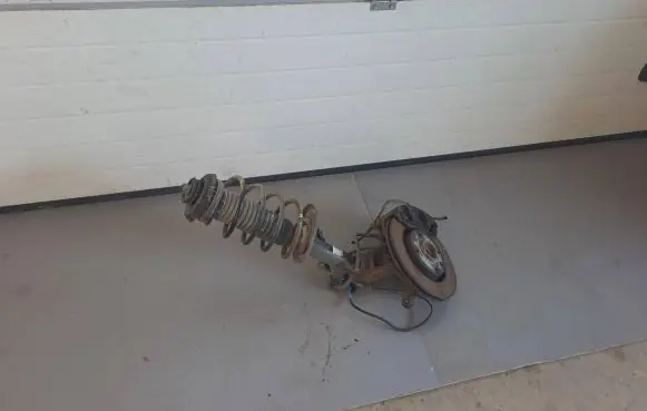 Peugeot 208 Front wheel hub spindle knuckle 9804831280