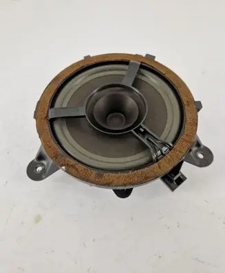Volvo XC90 High frequency speaker in the rear doors 30679508