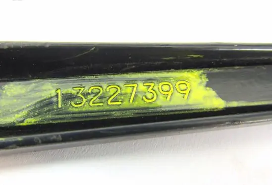Opel Insignia A Front wiper blade arm 13227399