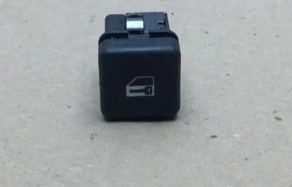 BMW 5 E39 Central locking switch button 8360828
