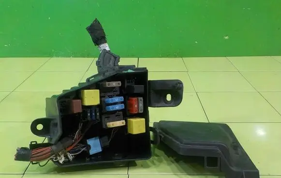 Dacia Duster Fuse box set BEZPIECZNIKOW 17AB18