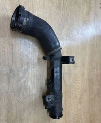 Coolant pipe/hose