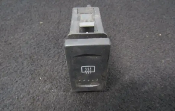Volkswagen PASSAT B5 Windscreen/window heater switch 3b0959621c