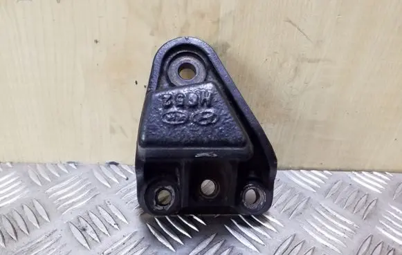 Hyundai i40 Engine mounting bracket