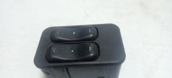 Opel Zafira A Electric window control switch 90561088