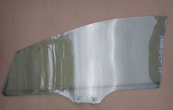 Mazda 2 Sliding door window/glass 