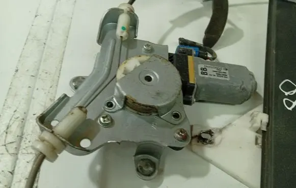 Chevrolet Captiva Front door window regulator motor 96627080