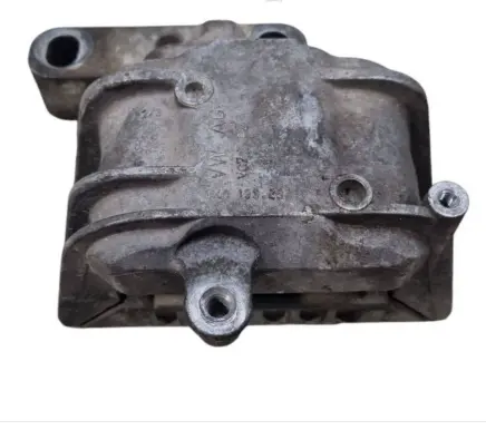 Volkswagen PASSAT B6 Engine mount bracket 1K0199262