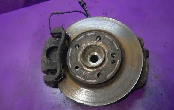 Mercedes-Benz Vaneo W414 Front wheel hub spindle knuckle