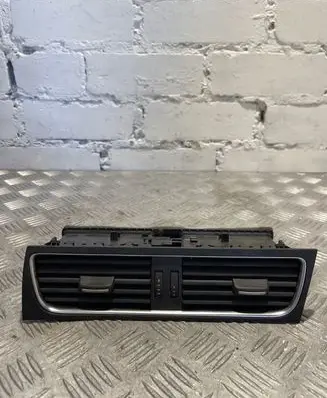 Audi A5 8T 8F Dash center air vent grill 8T2820951B