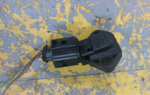 Volkswagen Polo III 6N 6N2 6NF Air pressure sensor 030906051A