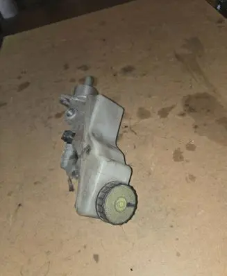 Toyota Corolla Verso E121 Master brake cylinder 25113479