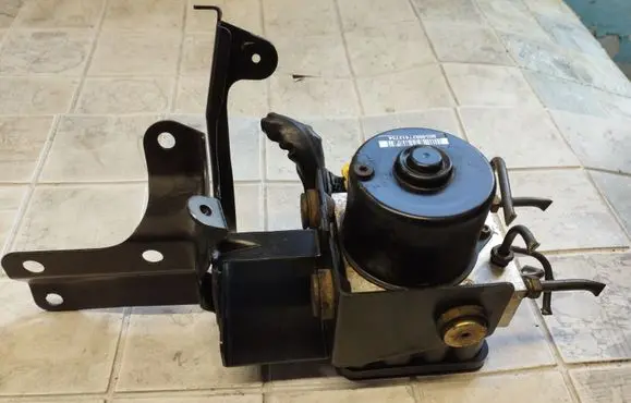 Nissan Almera N16 ABS Pump 47660BN920 0621020014 06210901163